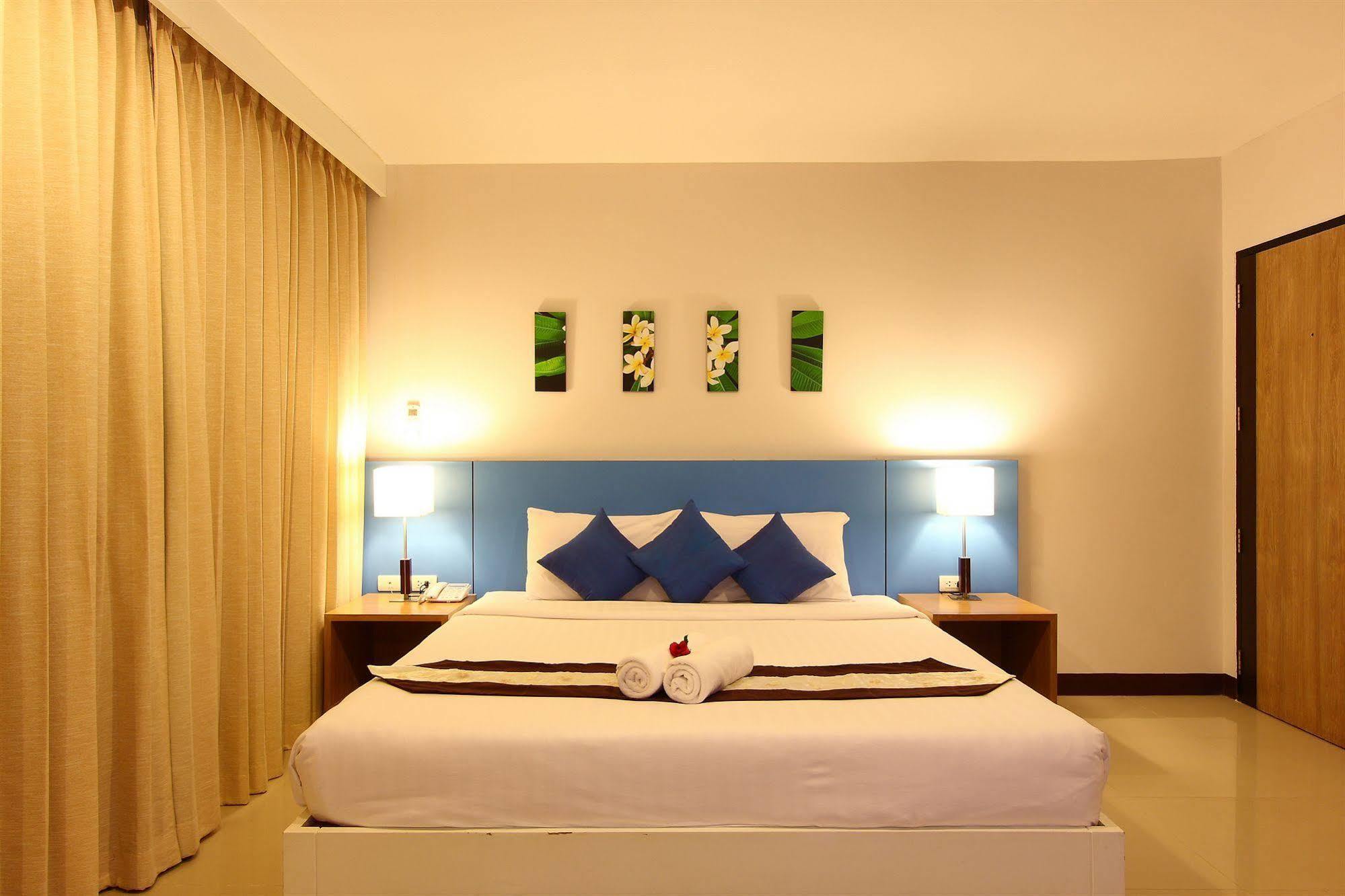 Baramee Hip Hotel Пхукет Экстерьер фото